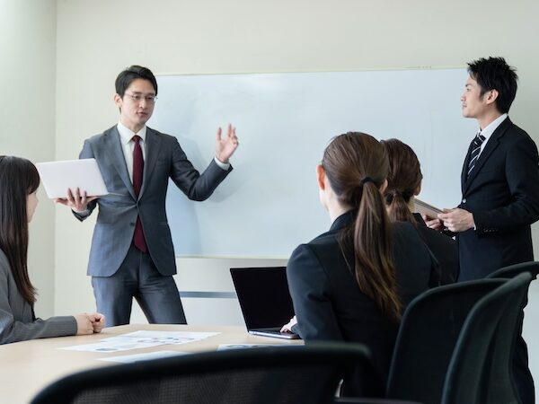 派遣元責任者になるには？選任の要件や職務の役割・講習について解説！
